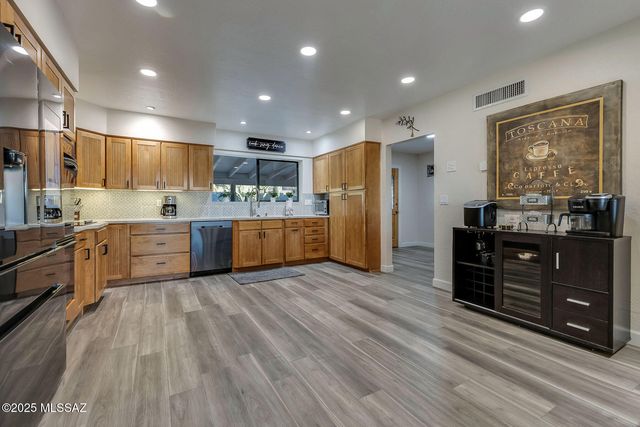 940 N Smoketree Circle, Tucson, AZ 85745