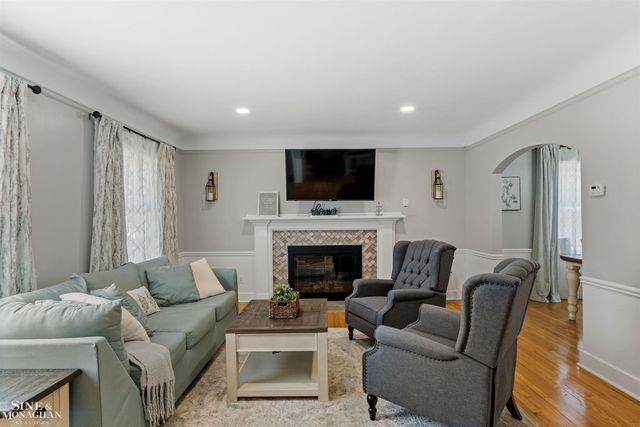 474 Touraine Road, Grosse Pointe Farms, MI 48236