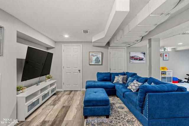 474 Touraine Road, Grosse Pointe Farms, MI 48236