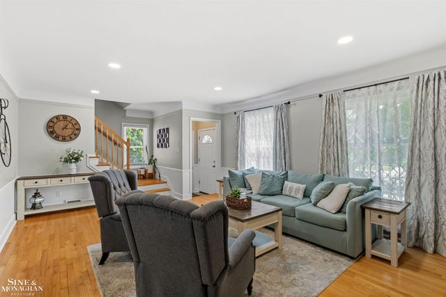 474 Touraine Road, Grosse Pointe Farms, MI 48236