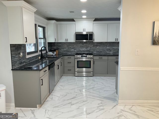 558 Kenwood Road, Fayetteville, GA 30214