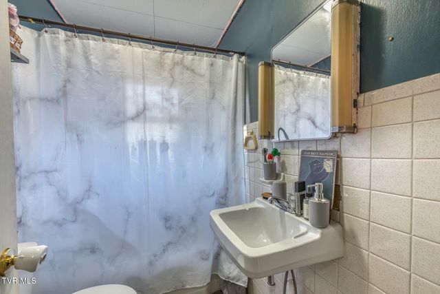 880 Highway 44, Bristol, TN 37620