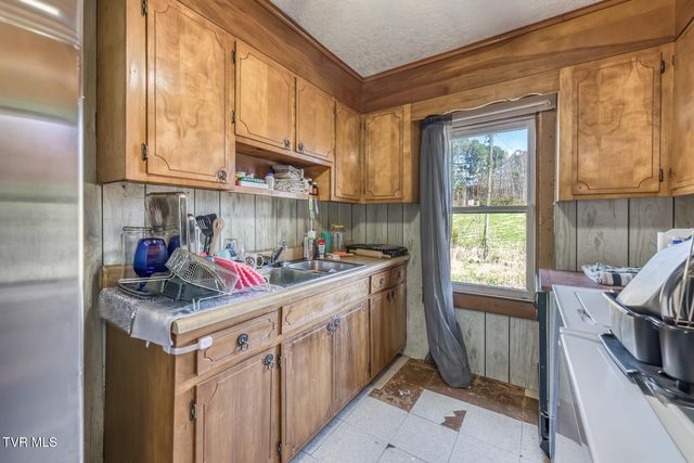 880 Highway 44, Bristol, TN 37620