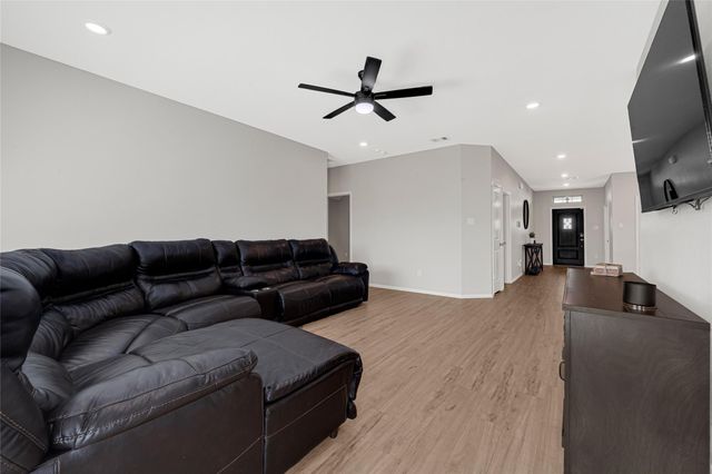 9830 Kingston Liberty Lane, Baytown, TX 77521