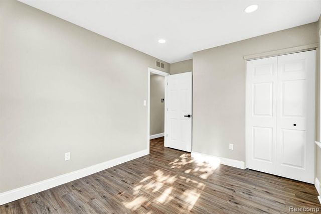 27390 Seyburn Avenue, Warren, MI 48092