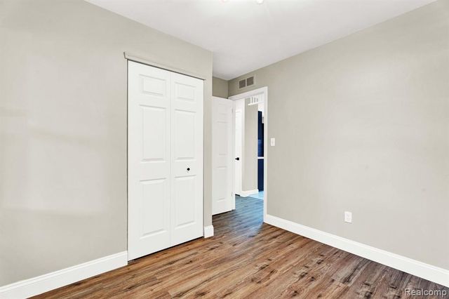 27390 Seyburn Avenue, Warren, MI 48092