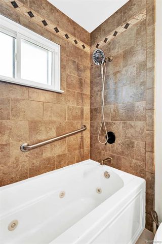 27390 Seyburn Avenue, Warren, MI 48092