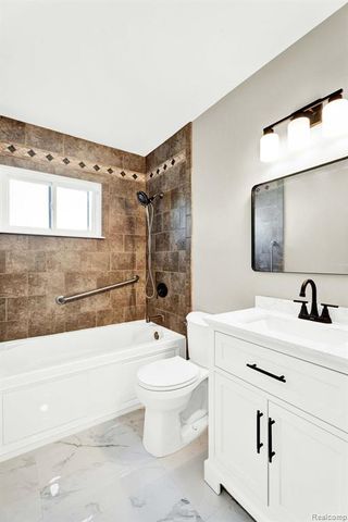 27390 Seyburn Avenue, Warren, MI 48092