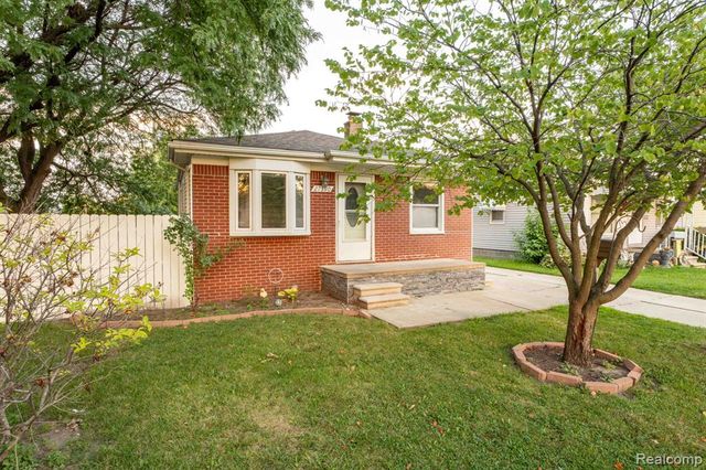 27390 Seyburn Avenue, Warren, MI 48092