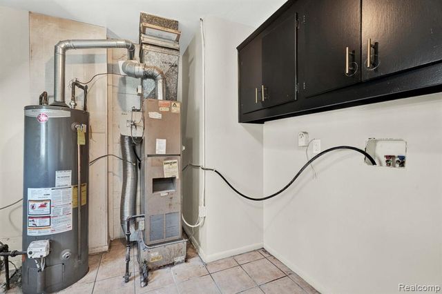 27390 Seyburn Avenue, Warren, MI 48092