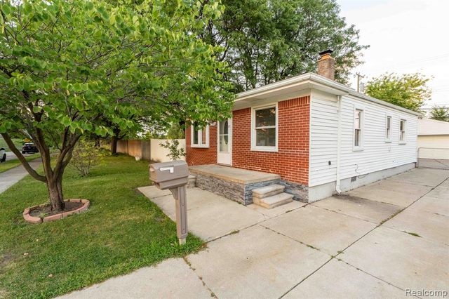 27390 Seyburn Avenue, Warren, MI 48092