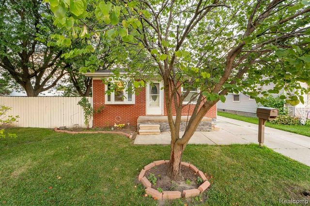 27390 Seyburn Avenue, Warren, MI 48092