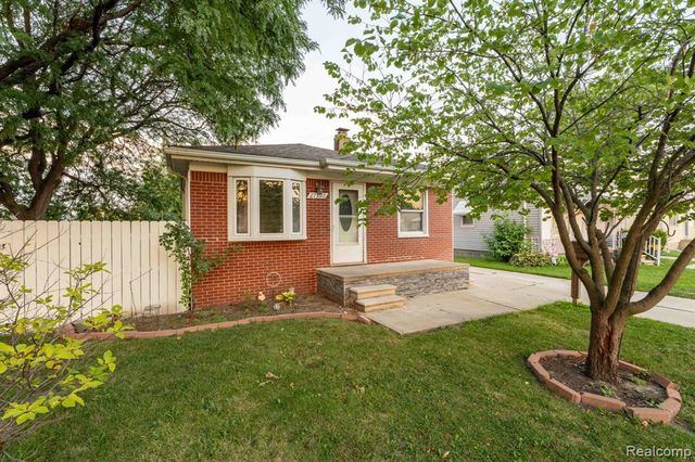 27390 Seyburn Avenue, Warren, MI 48092