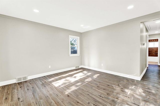 27390 Seyburn Avenue, Warren, MI 48092