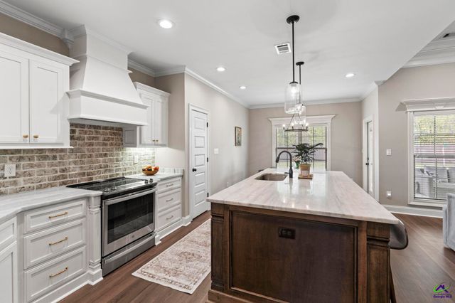 303 Pine Trace Lane, Kathleen, GA 31047