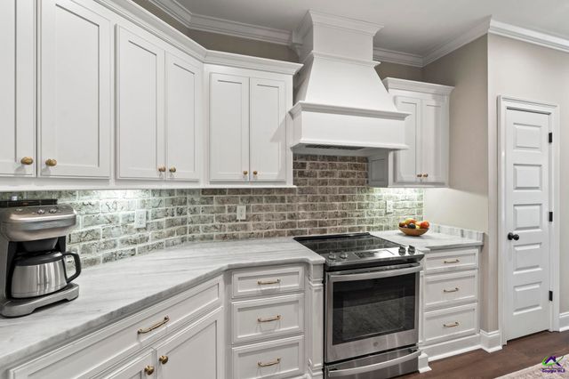 303 Pine Trace Lane, Kathleen, GA 31047