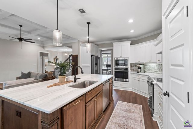 303 Pine Trace Lane, Kathleen, GA 31047