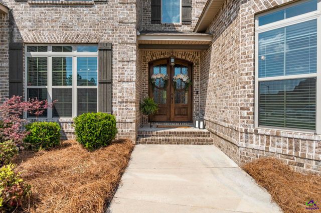 303 Pine Trace Lane, Kathleen, GA 31047