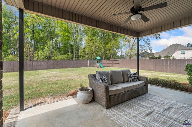 303 Pine Trace Lane, Kathleen, GA 31047