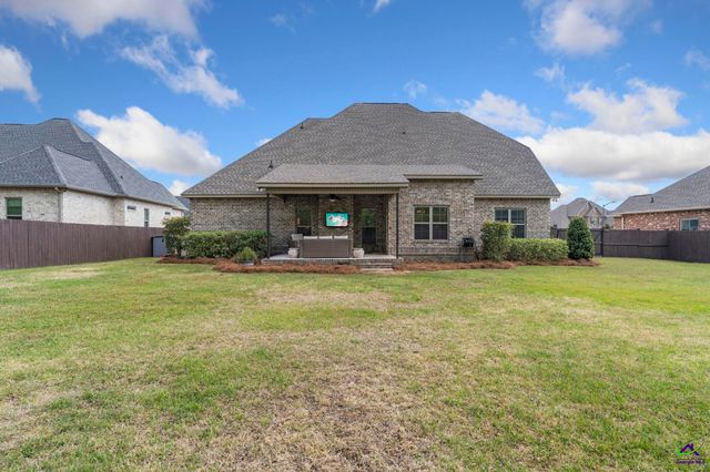 303 Pine Trace Lane, Kathleen, GA 31047