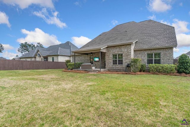 303 Pine Trace Lane, Kathleen, GA 31047