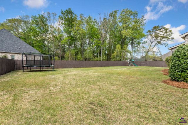 303 Pine Trace Lane, Kathleen, GA 31047