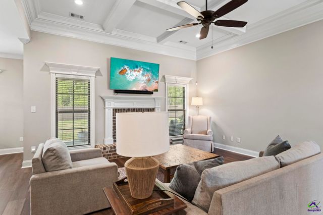 303 Pine Trace Lane, Kathleen, GA 31047