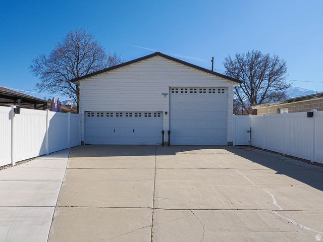 1048 E 5235 S, Salt Lake City, UT 84117