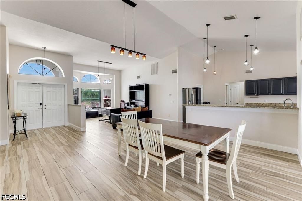 Image 10 of property listing at 2013 Everest PKWY, Cape Coral, FL 33904