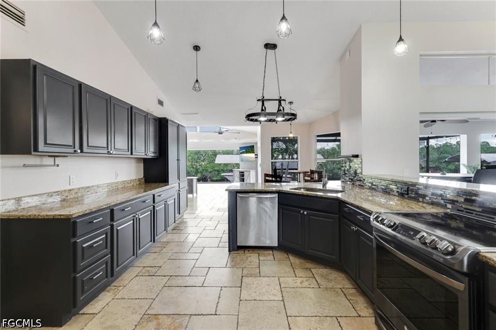 Image 12 of property listing at 2013 Everest PKWY, Cape Coral, FL 33904