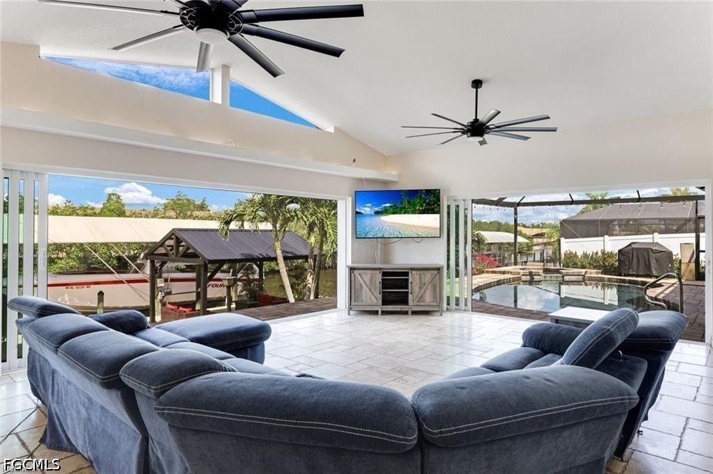 Image 16 of property listing at 2013 Everest PKWY, Cape Coral, FL 33904