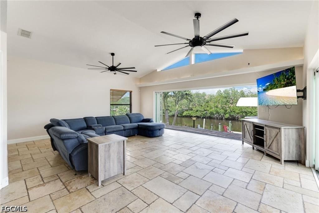 Image 18 of property listing at 2013 Everest PKWY, Cape Coral, FL 33904