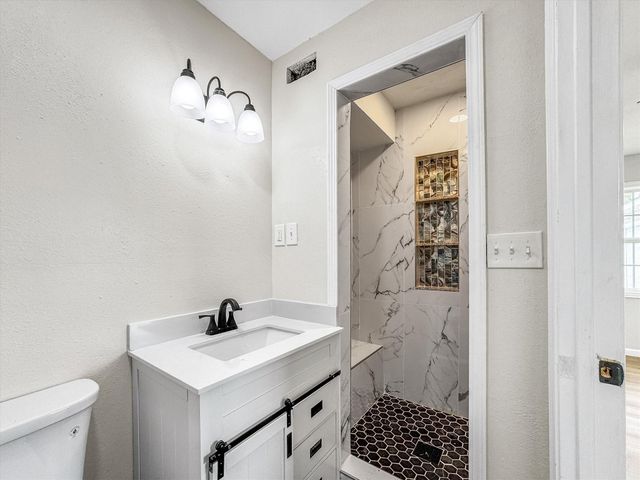 1127 Harris Way, Galveston, TX 77551