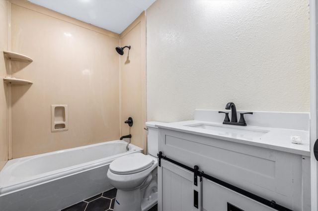 1127 Harris Way, Galveston, TX 77551