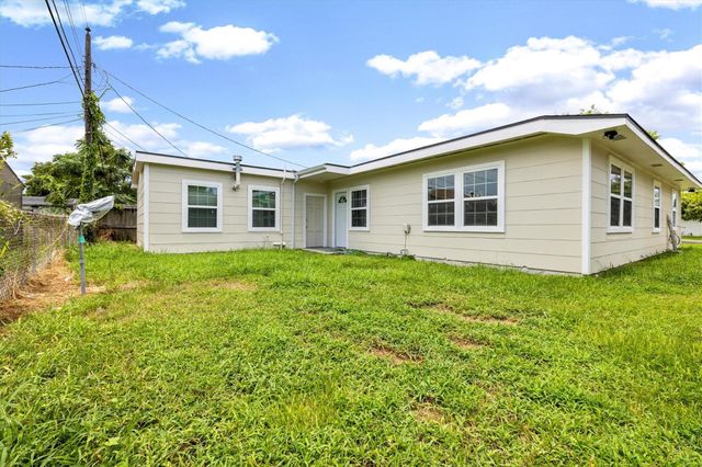 1127 Harris Way, Galveston, TX 77551