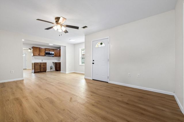 1127 Harris Way, Galveston, TX 77551