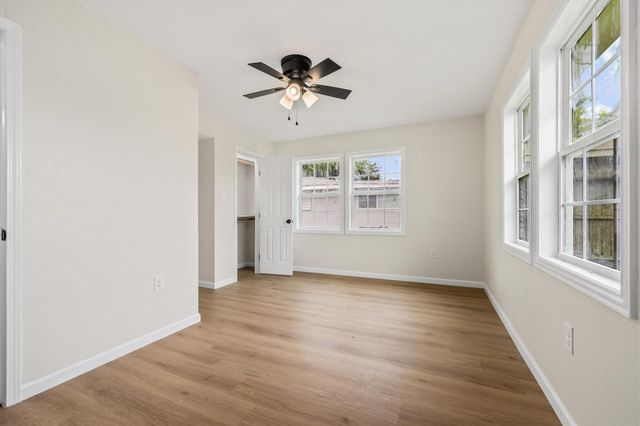 1127 Harris Way, Galveston, TX 77551