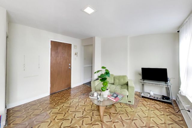 2643 N California Avenue, Chicago, IL 60647