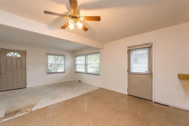 1220 Fulton Avenue, Winthrop Harbor, IL 60096