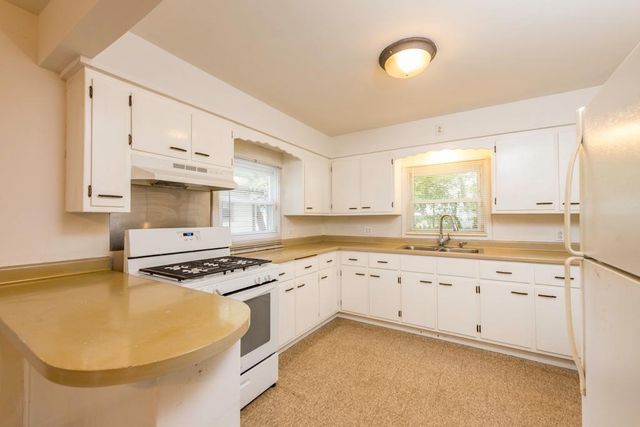 1220 Fulton Avenue, Winthrop Harbor, IL 60096