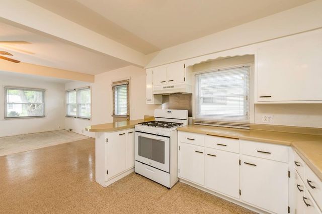 1220 Fulton Avenue, Winthrop Harbor, IL 60096