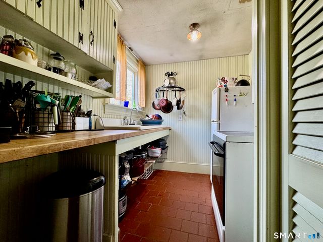 47 Central Pike, Foster, RI 02825