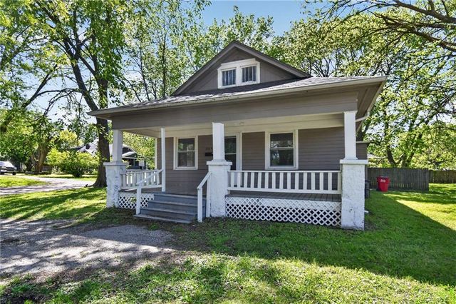 10143 E Golf Avenue, Independence, MO 64053