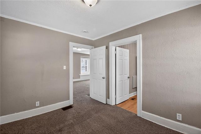 10143 E Golf Avenue, Independence, MO 64053