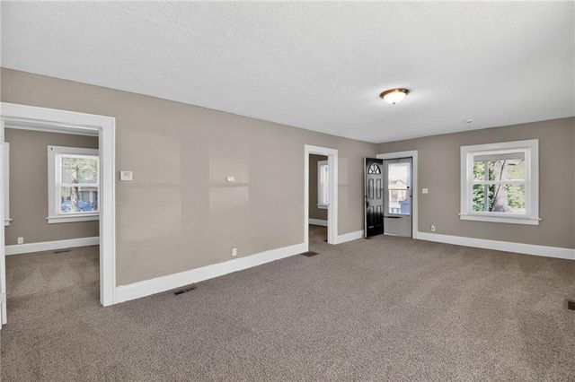10143 E Golf Avenue, Independence, MO 64053