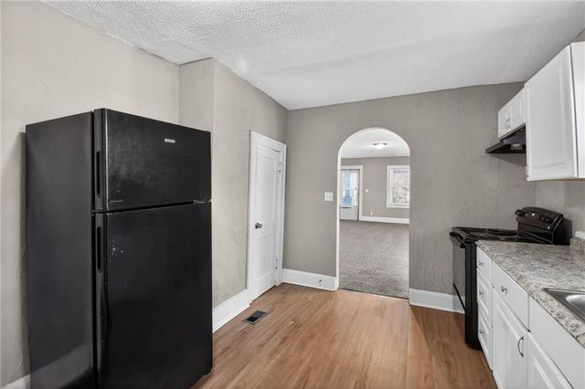 10143 E Golf Avenue, Independence, MO 64053