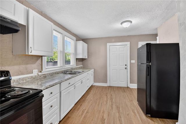 10143 E Golf Avenue, Independence, MO 64053