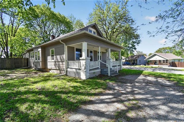 10143 E Golf Avenue, Independence, MO 64053