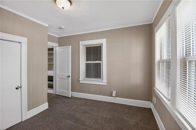 10143 E Golf Avenue, Independence, MO 64053