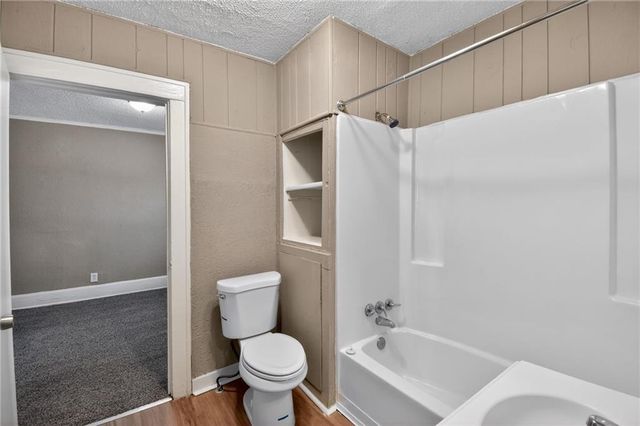 10143 E Golf Avenue, Independence, MO 64053